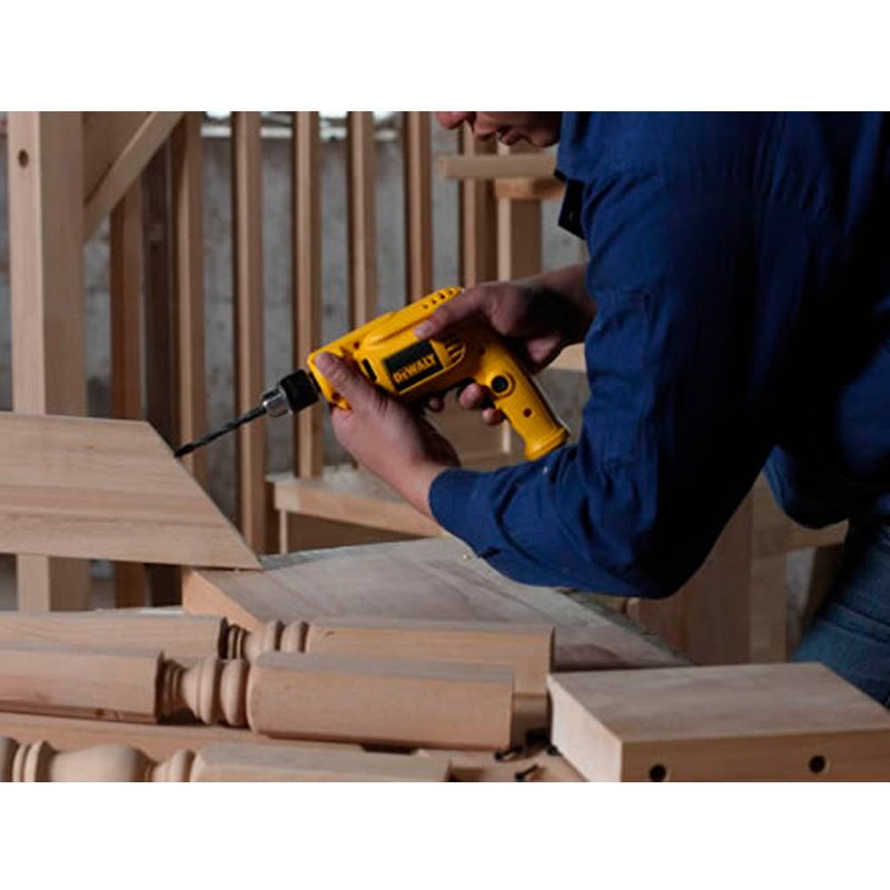 Furadeira-Reversivel-3-8--550W-Dewalt-DWD014