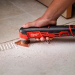 Multicortadora-12V-Milwaukee-5-tipos-de-Lixas-2426-259-ANT-Ferramentas
