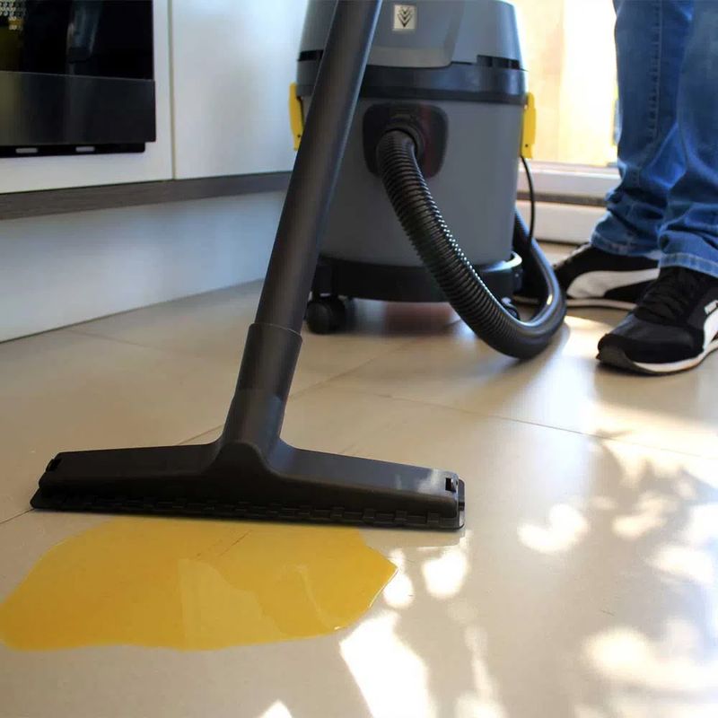 Aspirador-de-Po-e-Liquido-1300W-Karcher-NT585-ANT-Ferramentas