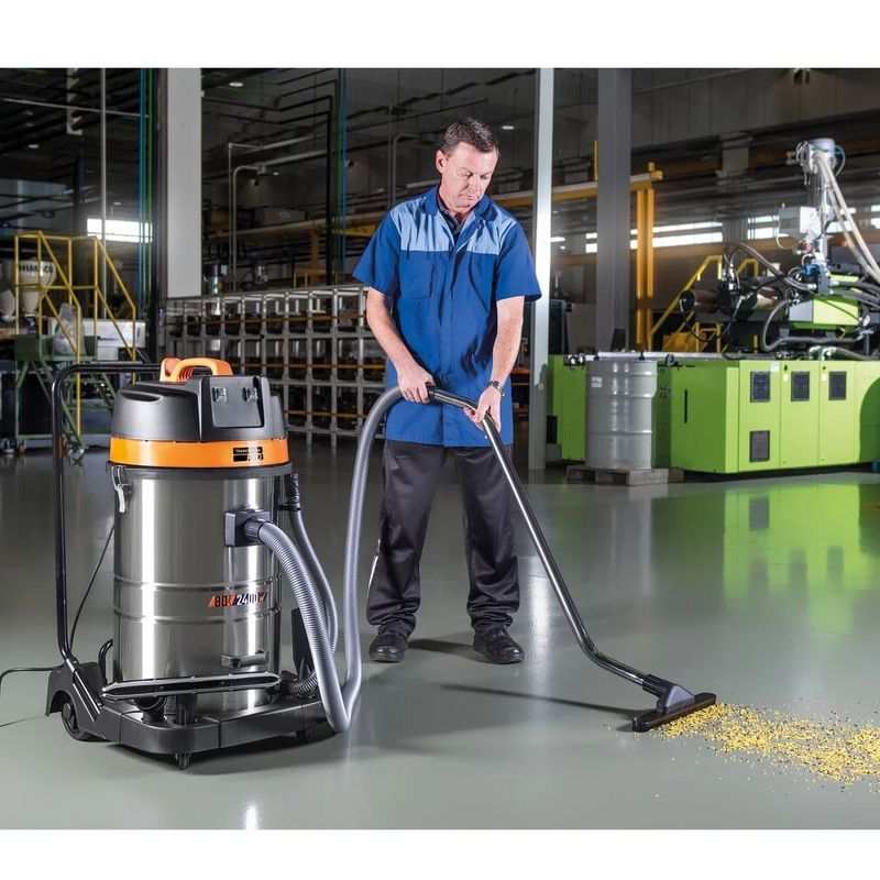 Aspirador-de-Po-e-Agua-2400W-80L-Tramontina-44983020-ANT-Ferramentas