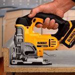 Serra-Tico-Tico-20V-Max-Ions-Litio-sem-Bateria-Dewalt-DCS331-B3-ANT-FERRAMENTAS