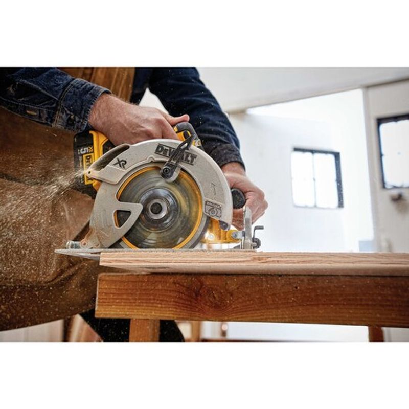 Serra-Circular-a-Bateria-184mm-20V-Dewalt-DCS570B-B3-ANT-Ferramentas