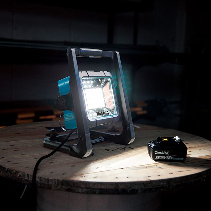 Projetor-de-Iluminacao-LED-a-Bateria-Makita-DML805-ANT-Ferramentas