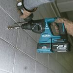 Martelete-Rotativo-a-Bateria-18V-24mm-Makita-DHR242Z-ant-ferramentas