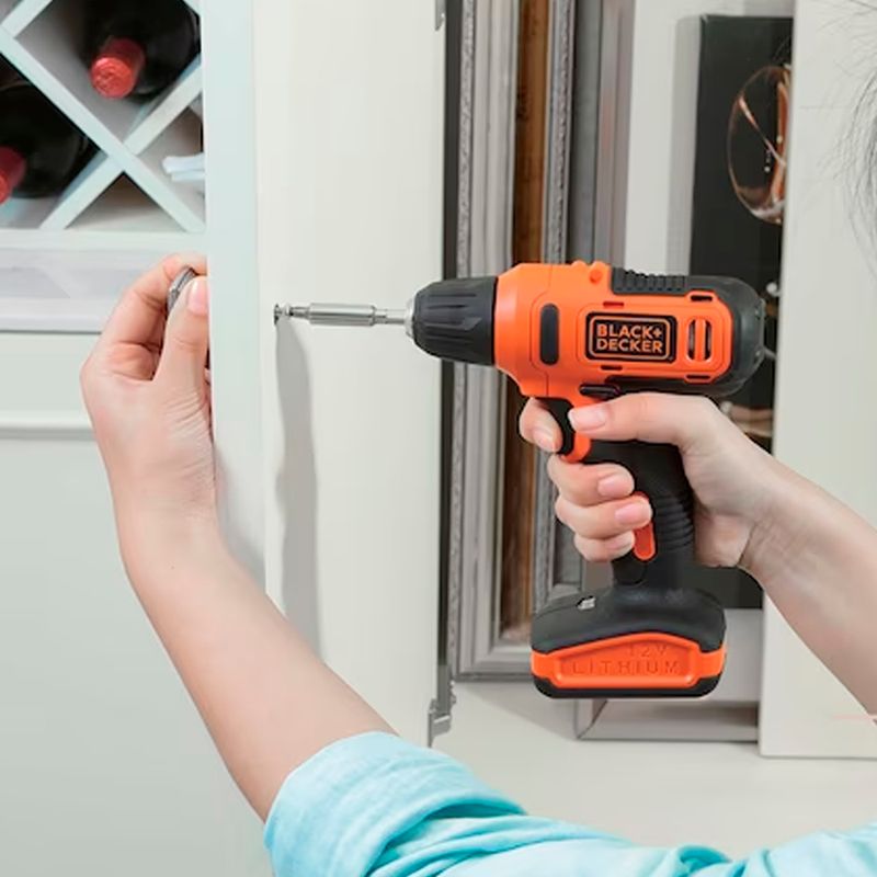 Parafusadeira--Furadeira-38-12V---13-Pecas-Black--Decker-LD12S-BR-ANT-Ferramentas