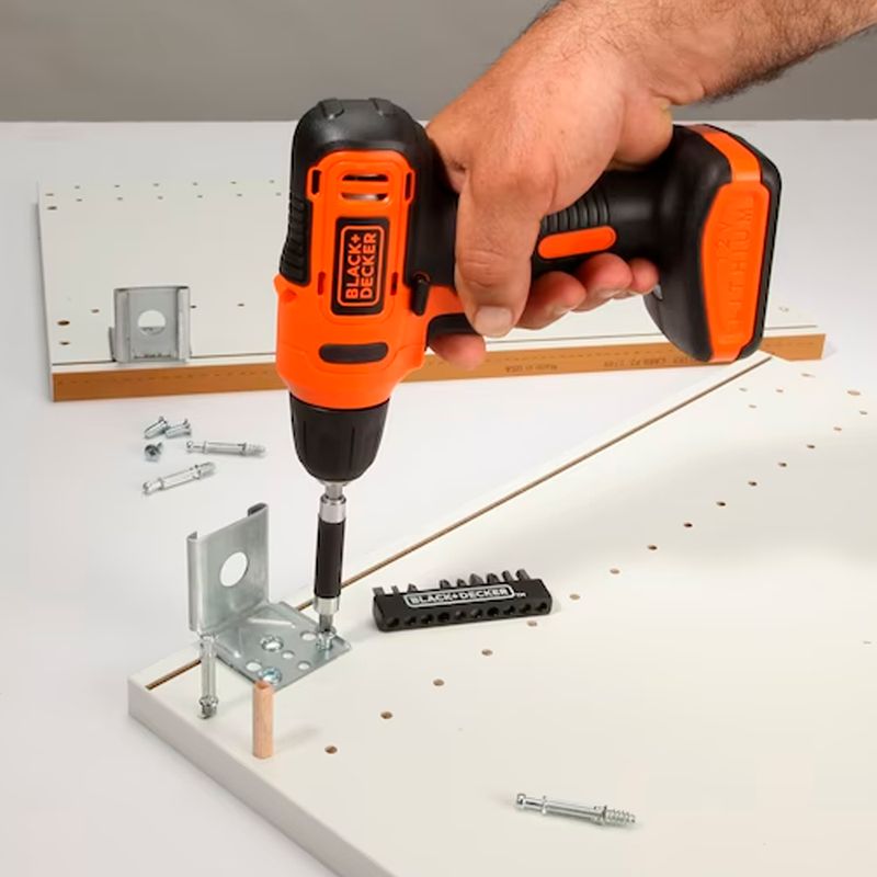 Parafusadeira-Furadeira-a-Bateria-12V-38”-Black---Decker-LD12SP-BR-ANT-Ferramentas