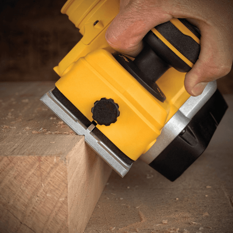 plaina-a-bateria-20v-max-brushless-15000rpm-dewalt-dcp580b-ant-ferramentas