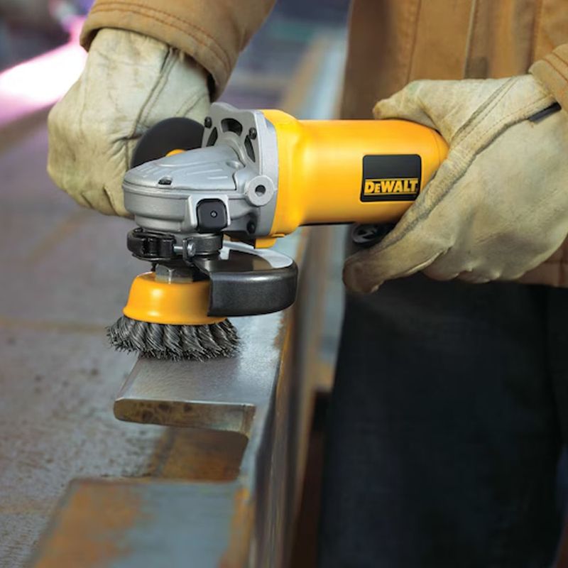 Escova-Copo-Trancada-De-Aco-3-Dewalt-DW4910M-ANT-Ferramentas