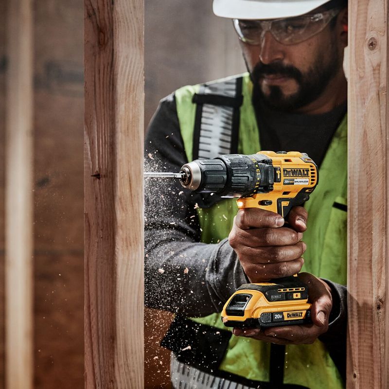 parafusadeira-furadeira-de-impacto-brushless-a-bateria-20v-1-2pol-dewalt-dcd7781d1-br-ant-ferramentas