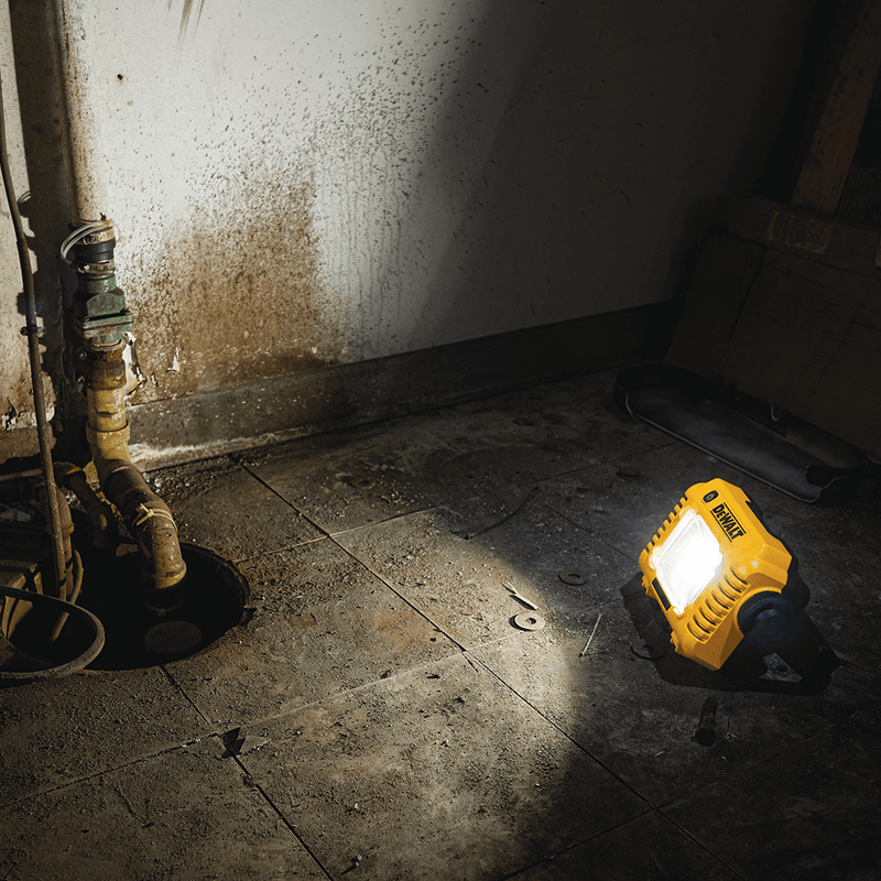 refletor-led-profissional-12v-20v-max-e-flexvolt-dewalt-dcl077b-ant-ferramentas